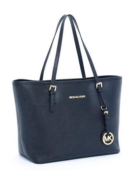 michael kors tasche schwarz jet set travel|Jet Set Travel Small Metallic Logo Top.